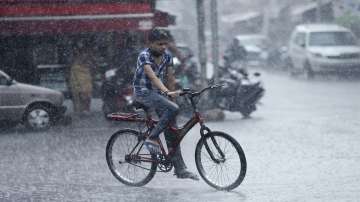 IMD forecasts heavy rainfall in Mumbai, Thane; red alert issued for Pune