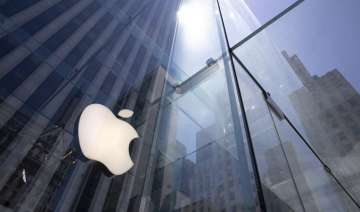 Apple becomes first US company to be valued at $2 trillion