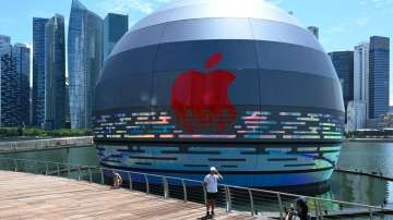 apple, apple store, apple stores, apple floating store in Singapore, iPhone, apple products, tech ne