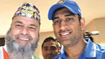 Pakistan-born fan 'Chacha Chicago' with MS Dhoni