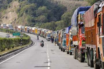 Landslides block J&K highway, 300 vehicles stranded (Representational image)