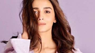 Alia Bhatt shares sunkissed picture: 'Keep your face towards sunshine, shadows will fall behind you'