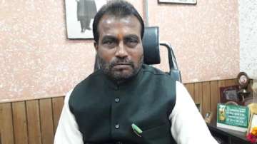 Shyam Rajak has joined the RJD. He was a cabinet minister in Nitish Kumar government. 