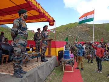 Indian Army organises ‘Bangas Awam Mela’ in Kashmir Valley
