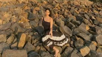 Shah Rukh Khan's daughter Suhana turns into 'island girl'