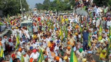 Patiala: Members of various farmers organizations block Sangrur road during a protest against the ce