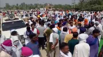 Haryana: Farmers protesting news agriculture law block major road in Sirsa