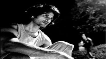 Shahid Kapoor draws attention as he drops his new look in black and white 