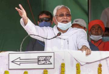 Bihar Chief Minister Nitish Kumar makes fun of Tejashwi Yadav's 10 lakh jobs promise.