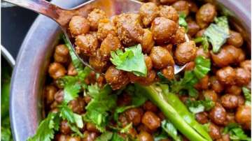 Easy recipe of sukhe kaale chane for Ashtami
