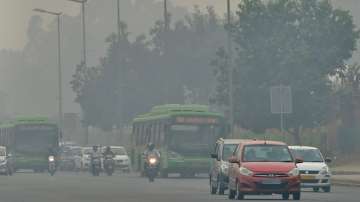 Delhi's air quality continues to be 'very poor', likely to improve marginally on Monday