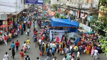 Crowds swell at Kolkata markets ahead of Durga puja amid raging pandemic	