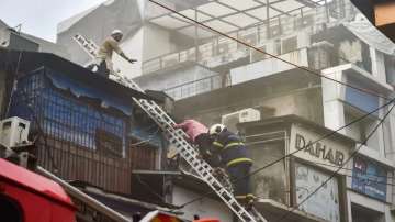 Mumbai: Major fire in commercial building at Masjid Bunder