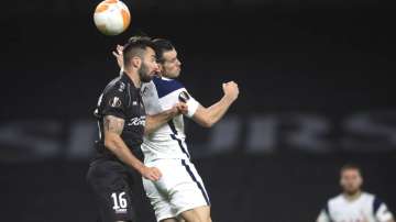 LASK's Marvin Potzmann, left, and Tottenham's Gareth Bale challenge for the ball during the Europa League, Group J, soccer match between Tottenham Hotspur and LASK in London, England, Thursday, Oct. 22
