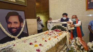 Political leaders paid tribute to the mortal remains of Union Minister and Lok Janshakti Party (LJP)