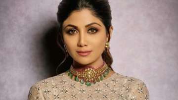 Shilpa Shetty replaces eggs with flaxseed powder while baking banana bread