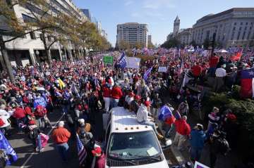 Clashes break out between Trump supporters, counter-protesters at 'Million MAGA March' in Washington