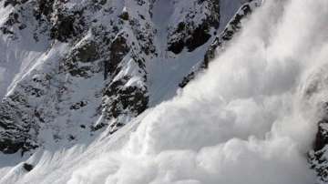 avalanche in kashmir 