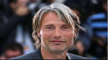 Mads Mikkelsen in early talks to replace Johnny Depp in 'Fantastic Beasts 3'