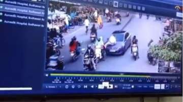 Caught on camera: Traffic police dragged on car bonnet for half a Km in Nagpur