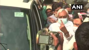 bihar election second phase, nitish kumar casts vote, rabri devi, tejashwi yadav, 