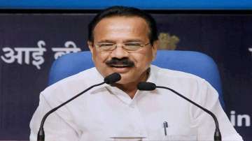 Union Minister Sadananda Gowda collapses due to low blood sugar 