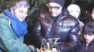 Singing 'Tum Bin' to cutting cake: How Aamir Khan, Kiran Rao celebrated their 15th wedding anniversa