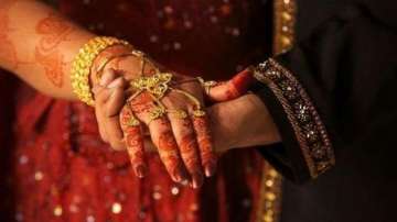 Newly-married woman runs away from in-laws’ house with cash and jewellery