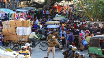 Crowd at Chandpole Bazar amid rise in the Covid-19 cases in Jaipur