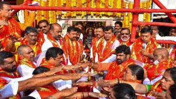 BJP's Hyderabad corporators take pledge at Charminar temple