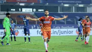 The first big chance for the 2019/20 ISL Shield winners arrived early in the 10th minute when Mendonza beat Nishu to take control of a long ball and fired a shot from outside the box, only to see his effort hit the crossbar.
