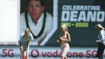 Jones' family and former Australia captain Border participated in the farewell during the tea break of the ongoing second Test here.