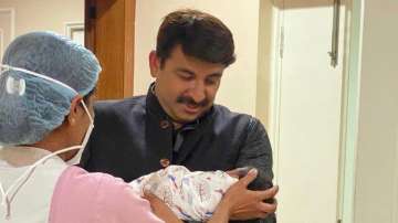 Manoj Tiwari blessed with a baby girl, fans pour in wishes