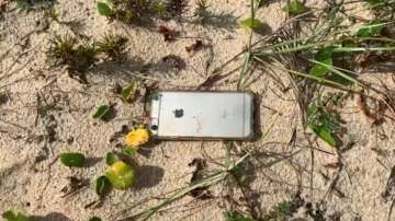 Phone falls out of a plane, records everything during its drop