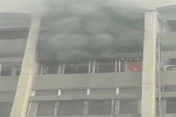Delhi: Massive fire in nursing room of Safdarjung Hospital