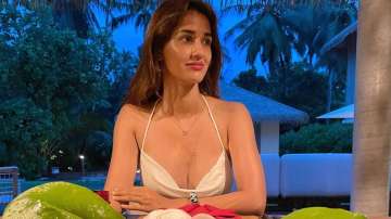  Disha Patani oozes oomph in latest pictures from beach vacation. Seen yet?