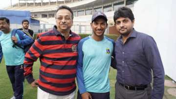 Anustup Majumdar (centre) with CAB President Avishek Dalmiya (right) and Treasurer Debasish Ganguly (left)?