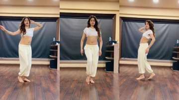 Janhvi Kapoor leaves us 'San Sanana' with her belly dancing moves. Bebo, have you seen it yet?