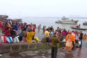 Thousands of pilgrims take holy dip at Gangasagar on Makar Sankranti