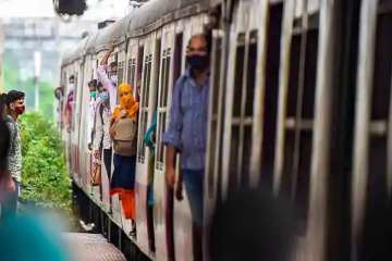 Mumbai: Man pushes wife out of local train, dies