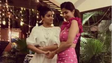 Shilpa, Shamita Shetty's retro avatar, sisters shake a leg on Badan pe sitaare; watch video