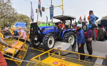 Farmers attempt to break barricades as they try to march towards Red Fort during Kisan Gantantra Par