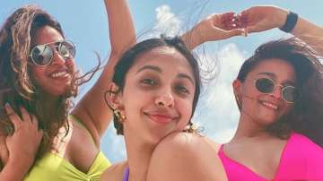 Besties Alia Bhatt, Akansha and Anushka Ranjan are holidaying in Maldives & their photos are unmissable