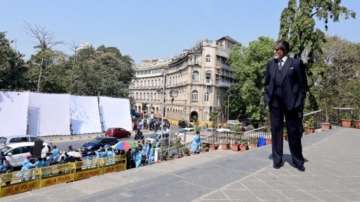 Amitabh Bachchan recalls Deewar days on MayDay set; see pics