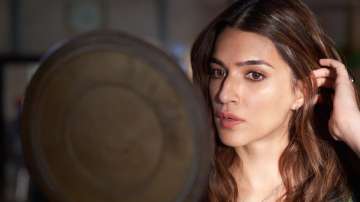 Kriti Sanon looks stunning as she shares BTS pics from sets of Bachchan Pandey