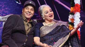 Dharmendra, Asha Parekh recreate 'Kuchh Kehta Hai Ye Saawan' song on Valentine's Day