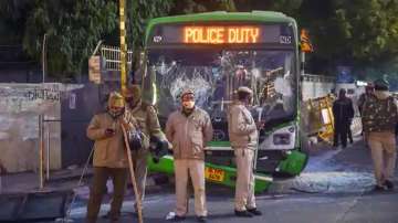 dtc bus, delhi police 