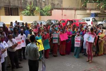 LIC employees protest against Centre's disinvestment proposal