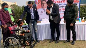 Rajat Sharma distributes wheelchairs among divyang children, elderly 