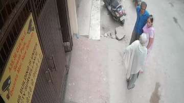 New Delhi, Bindapur, Delhi Police, Caught on CCTV